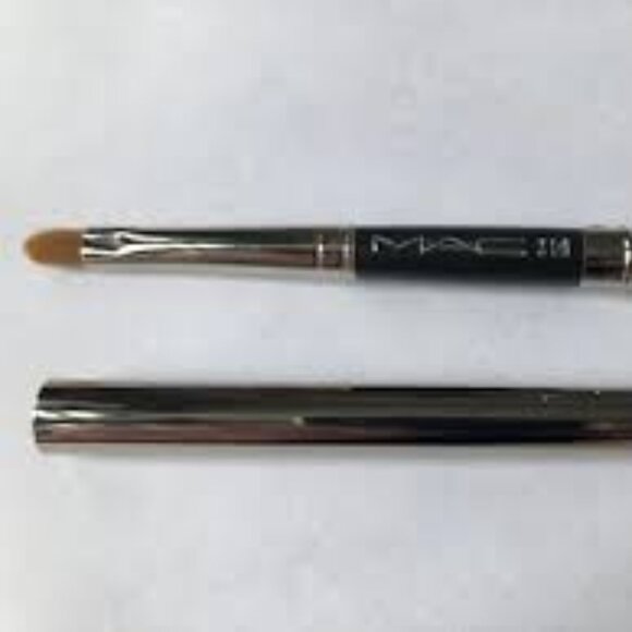 MAC Cosmetics #316 Lip BRUSH - NEW IN SLEEVE - Picture 1 of 2